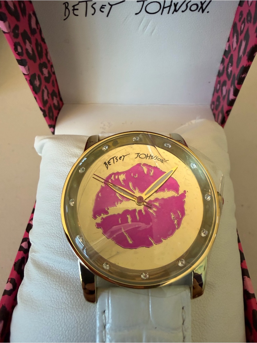 New BETSEY JOHNSON WHITE LEATHER+GOLD,PINK KISS LIPS,MIRROR DIAL WATCH